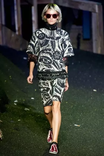 Marc Jacobs Caij nplooj ntoos hlav 2014 | New York Fashion Week