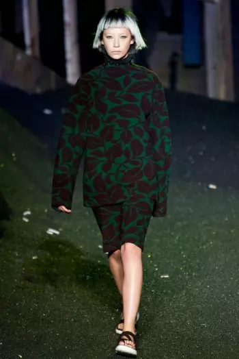 Marc Jacobs Caij nplooj ntoos hlav 2014 | New York Fashion Week