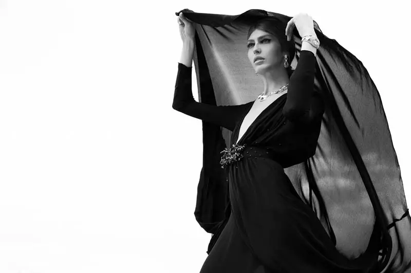 Dafne Cejas oleh Josefina Bietti dalam "Black and White" untuk Fashion Gone Rogue