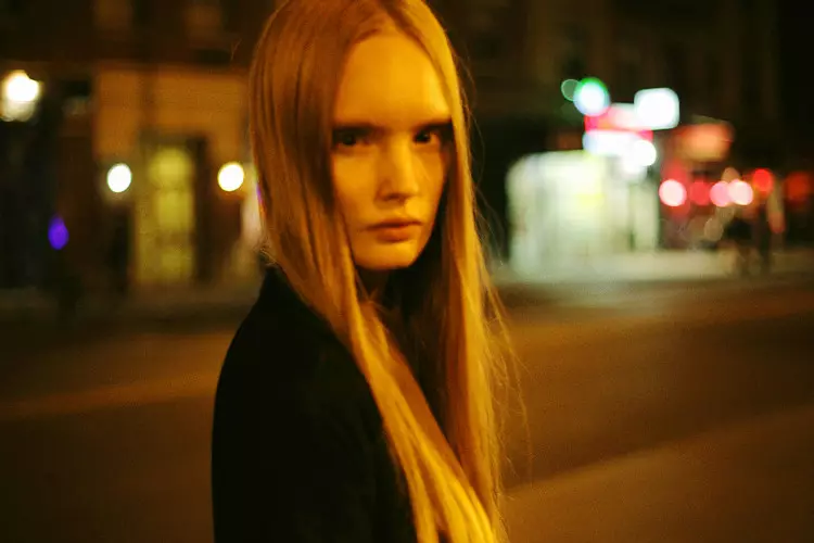 Fresh Face | Henrietta Hellberg nataon'i Sam Hessamian