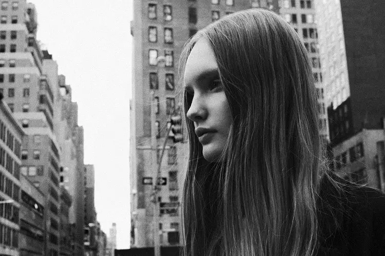 Cara fresca | Henrietta Hellberg por Sam Hessamian