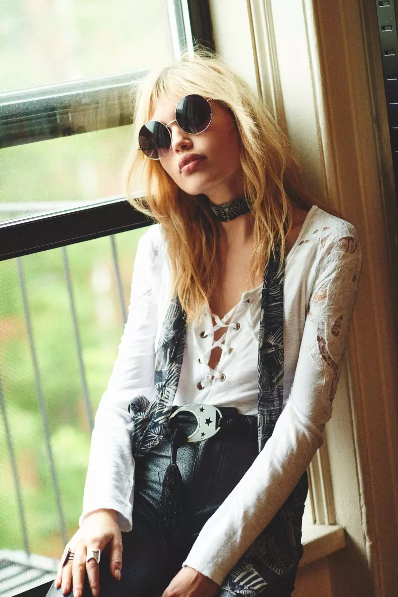 Staz Lindes neem Rocker Chic Style aan vir Free People Shoot