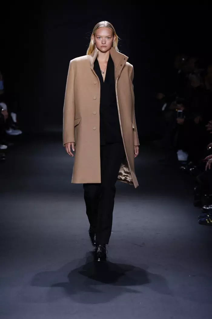 Gemma Ward, Mariacarla Boscono Suit Up ĉe la Calvin Klein Men's Show