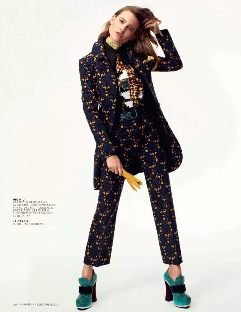 Behati Prinsloo wordt gedrukt voor de covershoot van L'Officiel Netherlands in september 2012