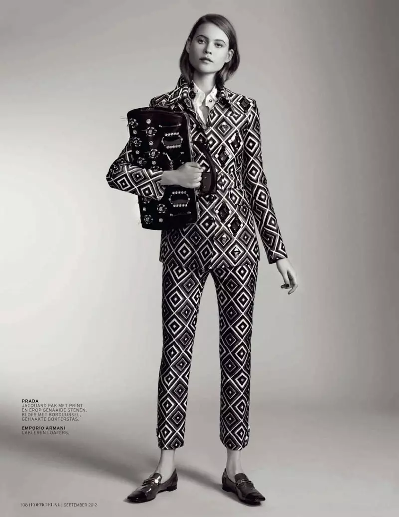 Behati Prinsloo ได้รับการตีพิมพ์สำหรับ L'Officiel Netherlands' กันยายน 2012 Cover Shoot