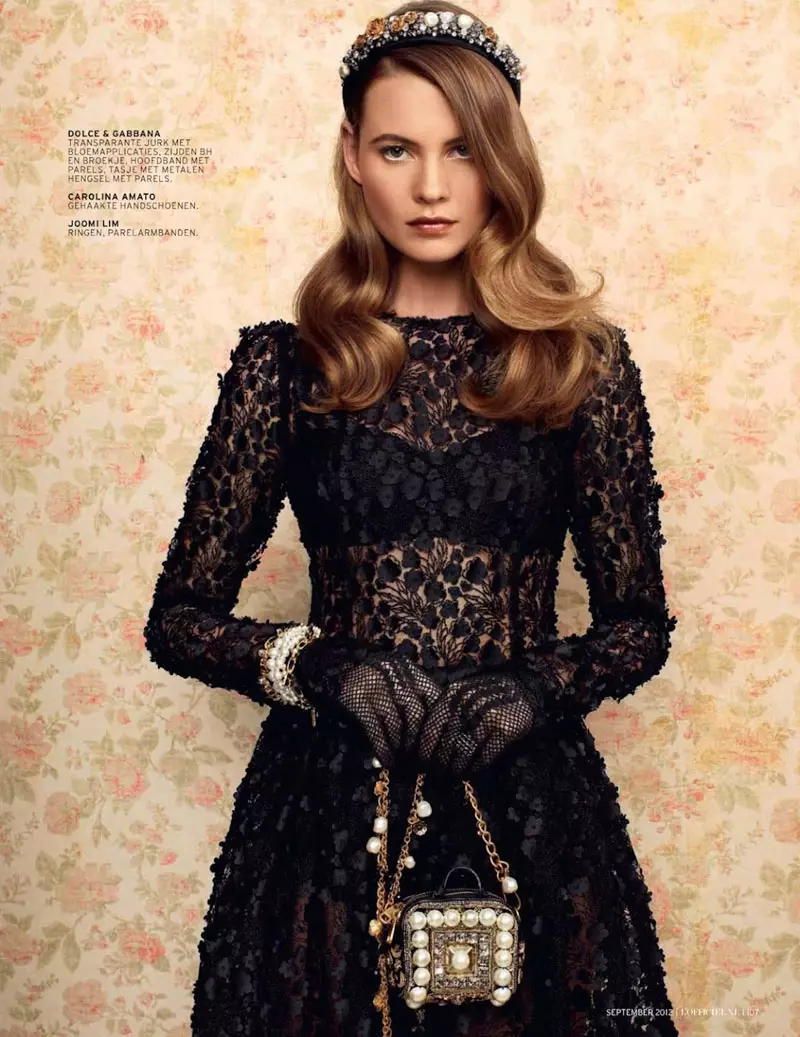 Behati Prinsloo گوللاندىيە L'Officiel نىڭ 2012-يىلى 9-ئايدىكى مۇقاۋىسىغا بېسىلدى