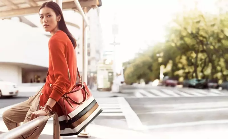 Saib ua ntej | Liu Wen + Karlie Kloss rau Coach Spring 2014 Campaign