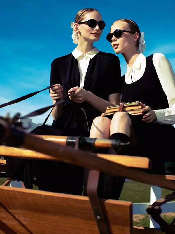 Katrin Thormann & Kristy Kaurova โดย Alexi Lubomirski สำหรับ Vogue Germany กุมภาพันธ์ 2011