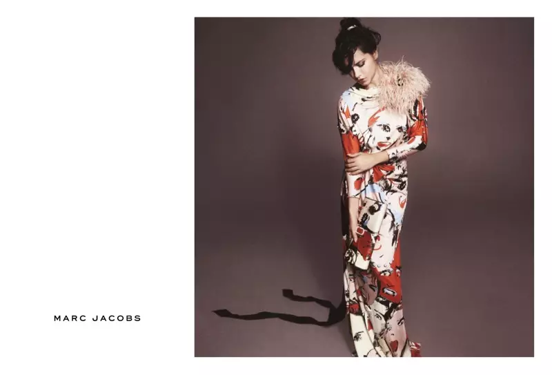 Adriana Lima ດາວໃນແຄມເປນພາກຮຽນ spring 2016 ຂອງ Marc Jacobs