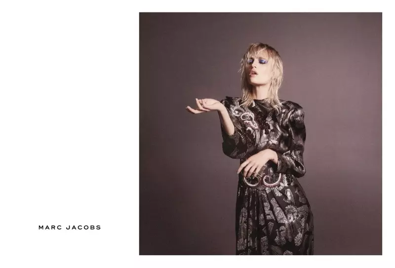 Tauraruwar Veronika Vilim a cikin yakin bazara na 2016 na Marc Jacobs