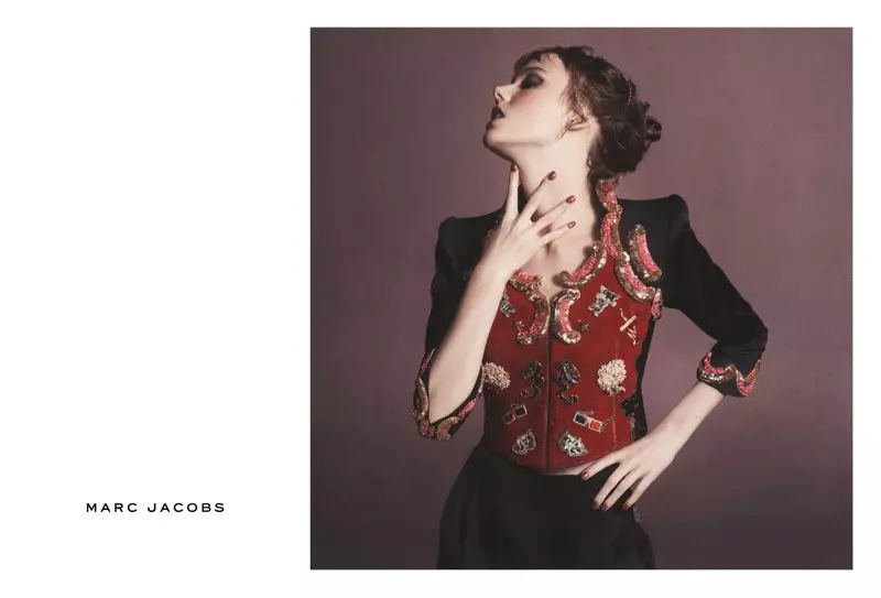 Marc Jacobs ගේ 2016 වසන්ත ව්‍යාපාරයේ Kiki Willems රංගනයෙන් දායක වේ