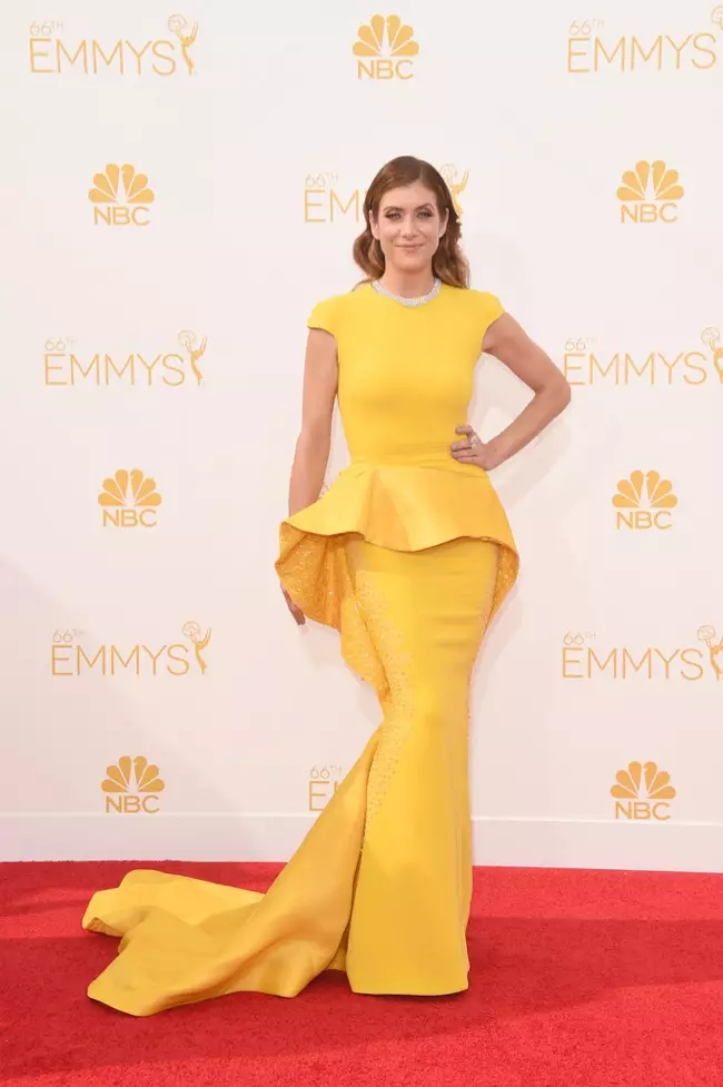 Kate Walsh nganggo gaun kuning Stephane Rolland