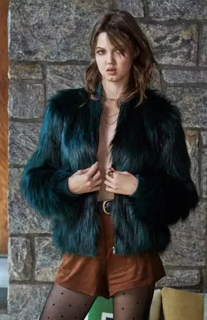 Lindsey Wixson shine Glam mai shekaru 70 a cikin Kallon Hutun Urban Outfitters