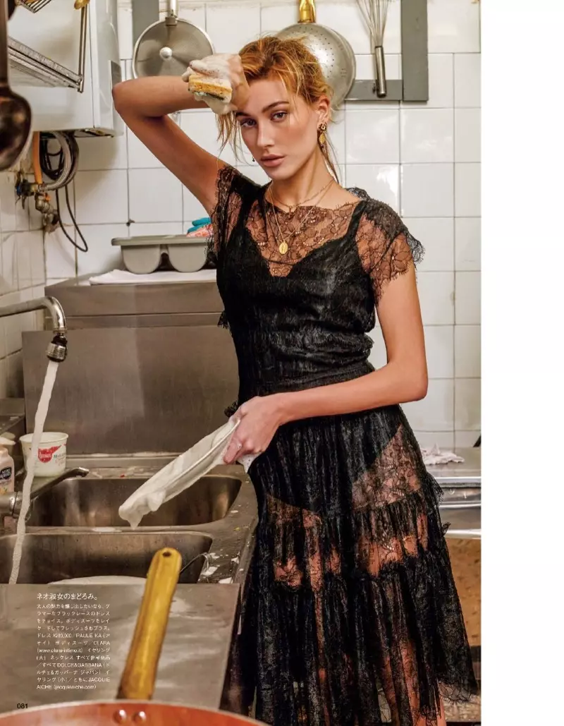 Hailey Baldwin Pozas en Tolaĵaj Inspiritaj Aspektoj por Vogue Japan