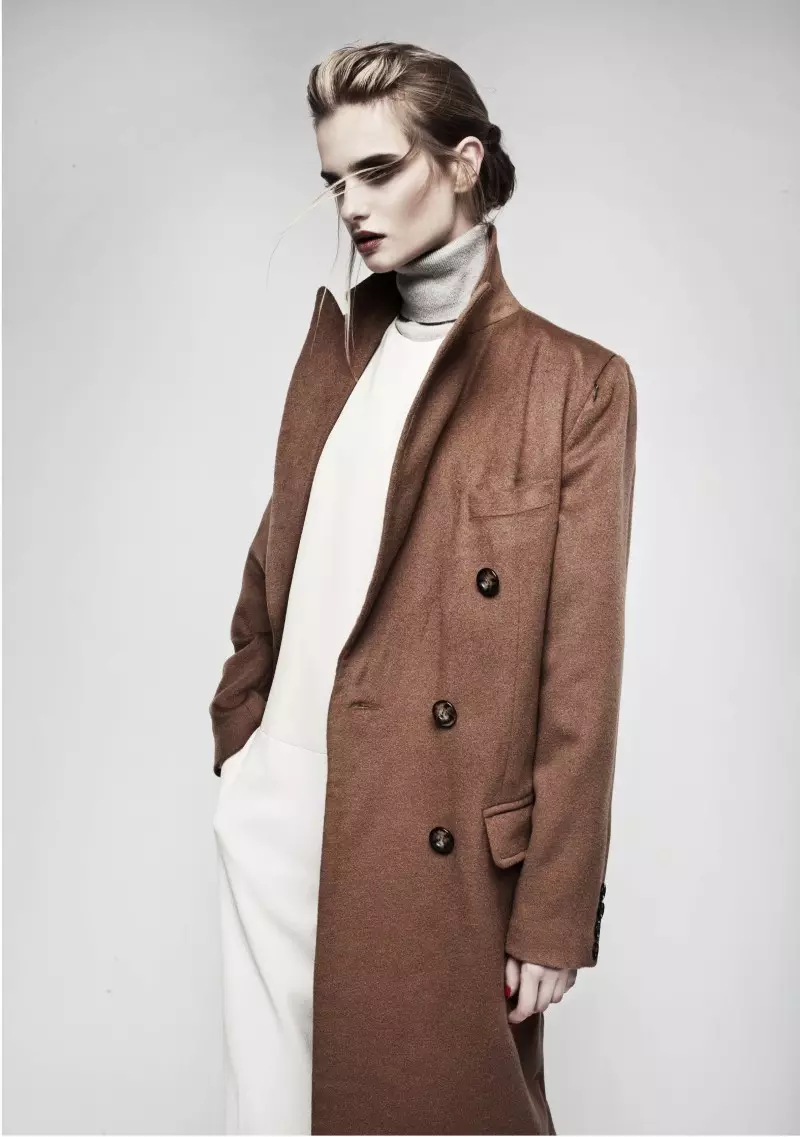 Anna Zakusilo Sports Minimal Luxe for Stolnick Magazine