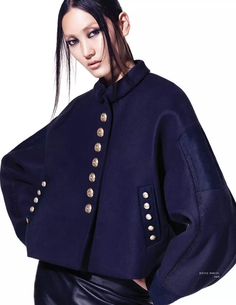 Lina Zhang Models H&M's Paris Collection yn Vogue China troch Stockton Johnson