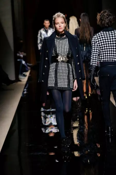 Alessandra Ambrosio, Isabeli Fontana op de catwalk bij Balmain's Fall Mens Show