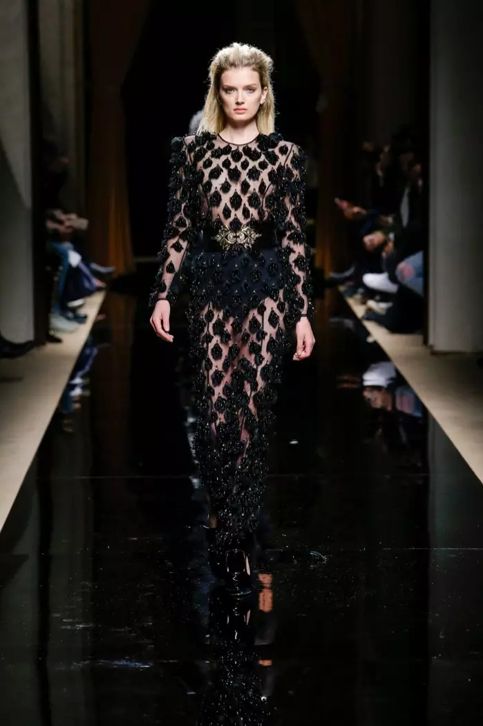 Lily Donaldson umblă pe pistă la show-ul Balmain pentru bărbați din toamna anului 2016