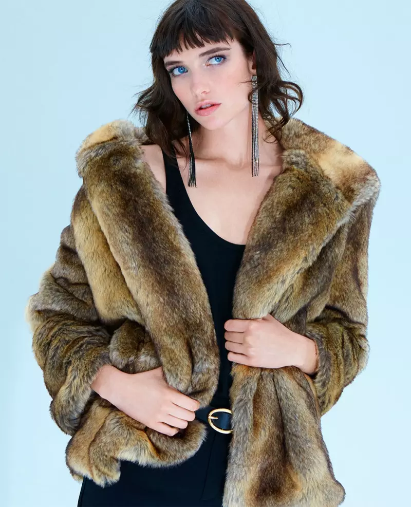 Zara faux fur jas mei capuchon, strappy top, smoking broek en strass franje earrings