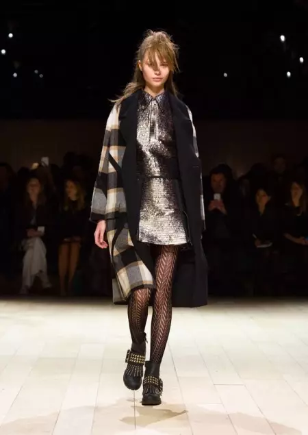 Burberry 2016-жылдын Shoppable Fall коллекциясын ачат