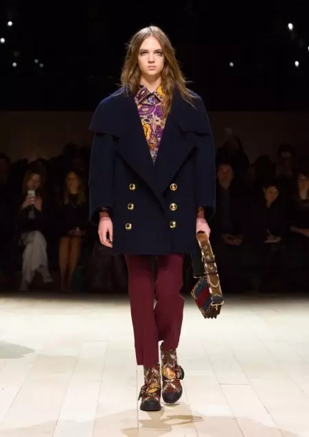 Burberry 2016-يىلى سېتىۋالغىلى بولىدىغان كۈزلۈك توپلامنى ئاشكارىلىدى