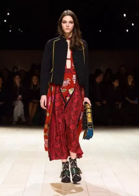 Burberry yn Dadorchuddio Casgliad Shoppable Fall 2016