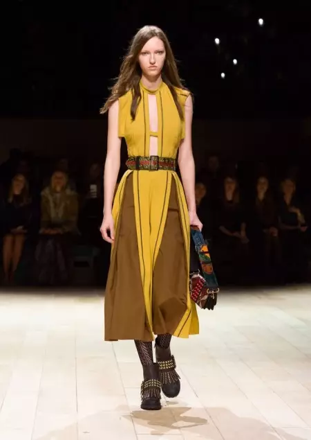 Burberry 2016-yilda xarid qilinadigan kuz kolleksiyasini taqdim etdi