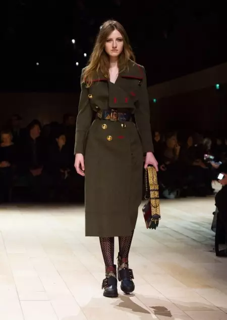 Burberry dia namoaka ny fanangonana Shoppable Fall 2016