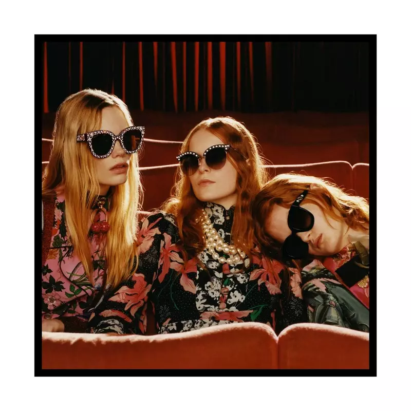 Modelele pozează la filme pentru campania de toamnă-iarnă 2017 a Gucci Eyewear