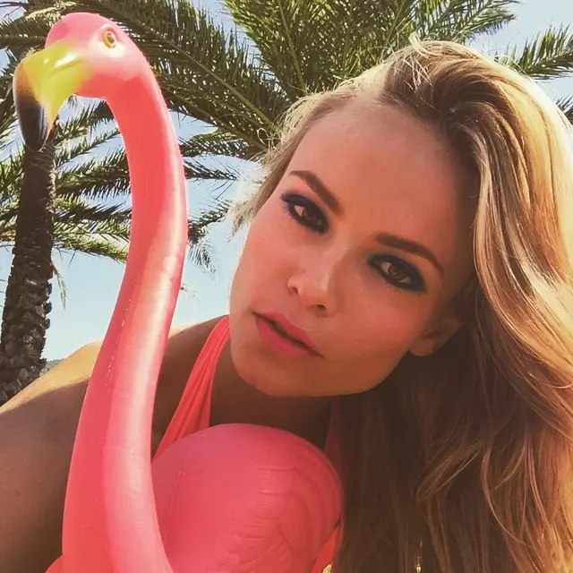 Ħin ta’ Flamingo ma’ Natasha Poly