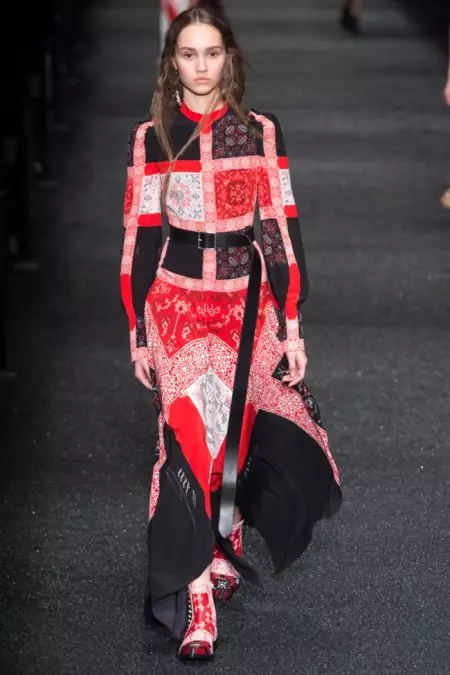 Alexander McQueen's Patchwork Elegance bakeng sa Hoetla 2017