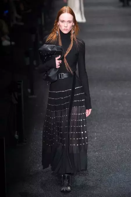 Alexander McQueen's Patchwork Elegance fun Igba Irẹdanu Ewe 2017