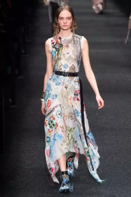 Alexander McQueen's Patchwork Elegance fun Igba Irẹdanu Ewe 2017