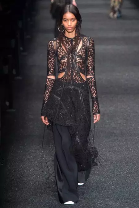 Alexander McQueen's Patchwork Elegance mo le Pau 2017