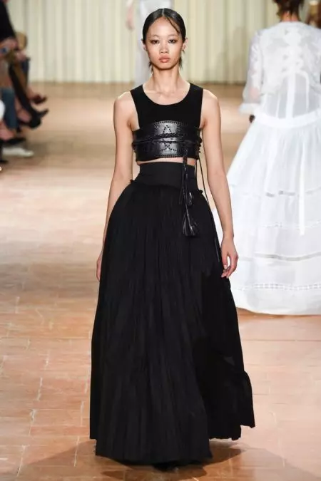 Alberta Ferretti Membawa Romantis dengan Edge untuk Musim Semi '17