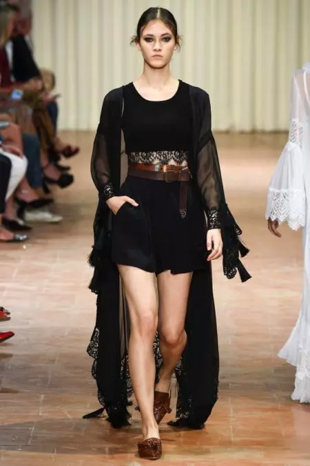 Alberta Ferretti Membawa Percintaan dengan Edge untuk Musim Bunga '17