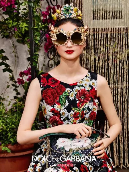 Ang Dolce & Gabbana Nagdala sa mga Pahiyum sa Kampanya sa Spring Eyewear