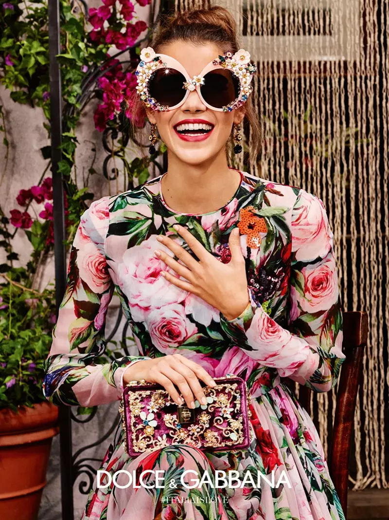 D'Pauline Hoarau lächelt alles an der Dolce & Gabbana Fréijoer 2016 Brëllkampagne