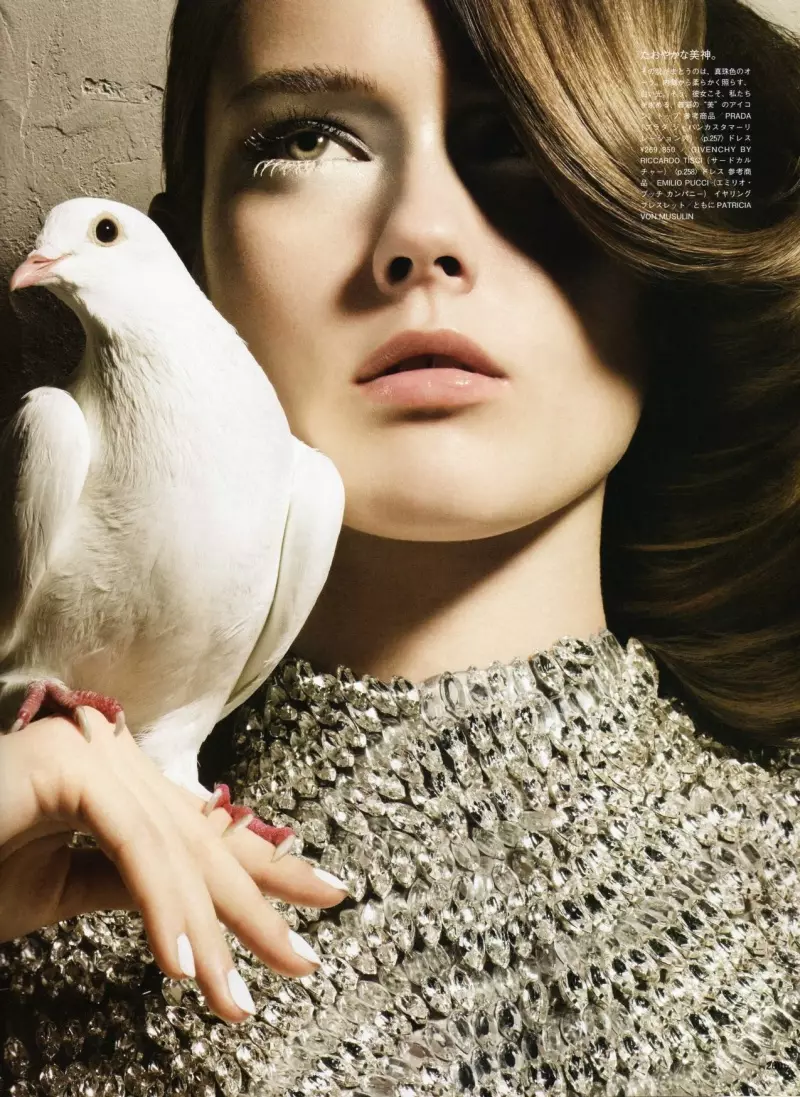 Monika Jagaciak de Sølve Sundsbø | Vogue Japón Mayo 2010