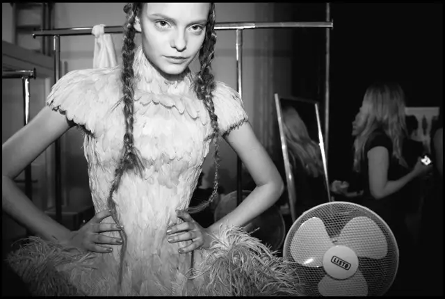 Alexander McQueen Spring 2011 | Behind the Scenes troch Agata Pospieszynska