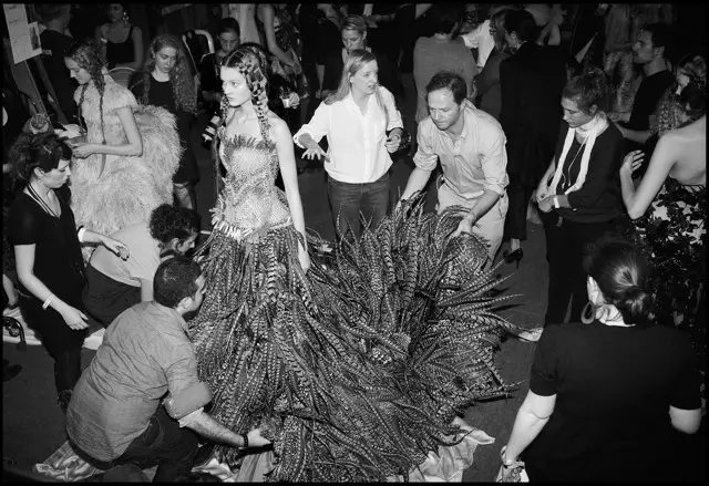 Alexander McQueen Spring 2011 | Behind the Scenes ni Agata Pospieszynska