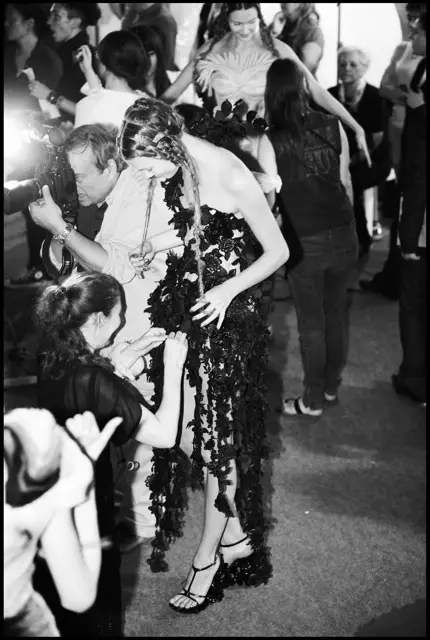 Alexander McQueen Spring 2011 | Behind the Scenes troch Agata Pospieszynska