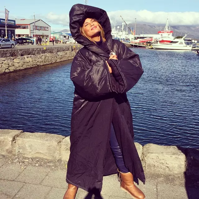 Chrissy Teigen anashughulikia nchini Iceland