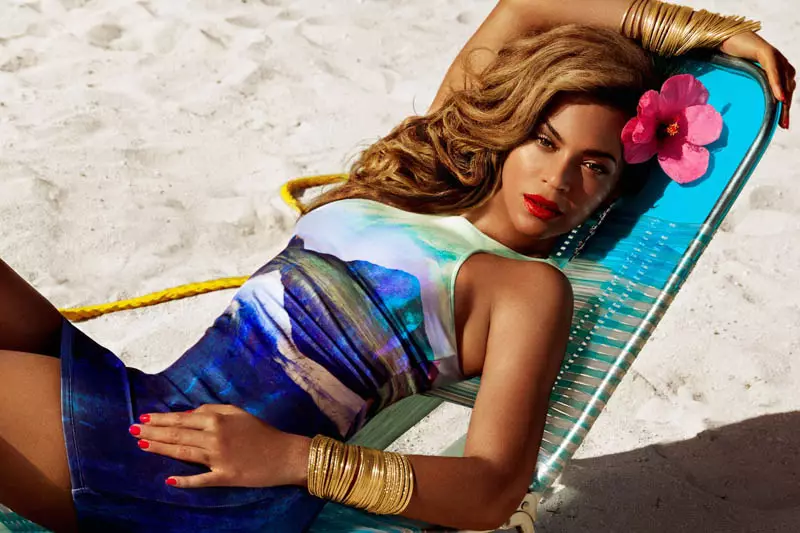 Beyonce Apeza Tropical pa Kampeni ya Chilimwe ya 2013 ya H&M