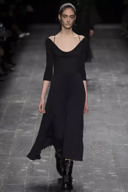 Valentino Caij nplooj zeeg 2016 | Paris Fashion Week