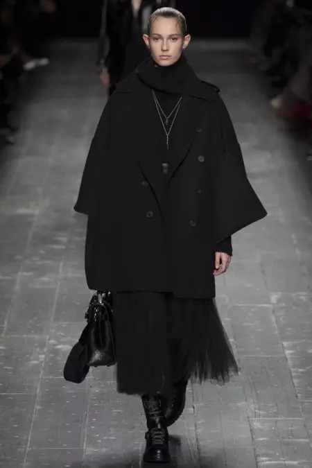 Valentino Caij nplooj zeeg 2016 | Paris Fashion Week