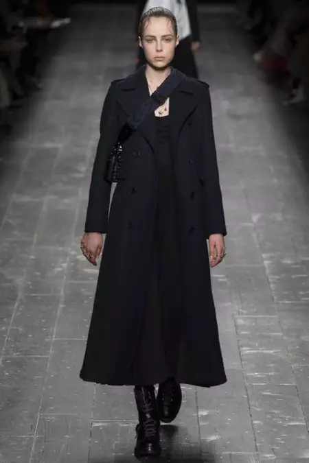 Valentino Fall 2016 | ပဲရစ်ဖက်ရှင်ရက်သတ္တပတ်