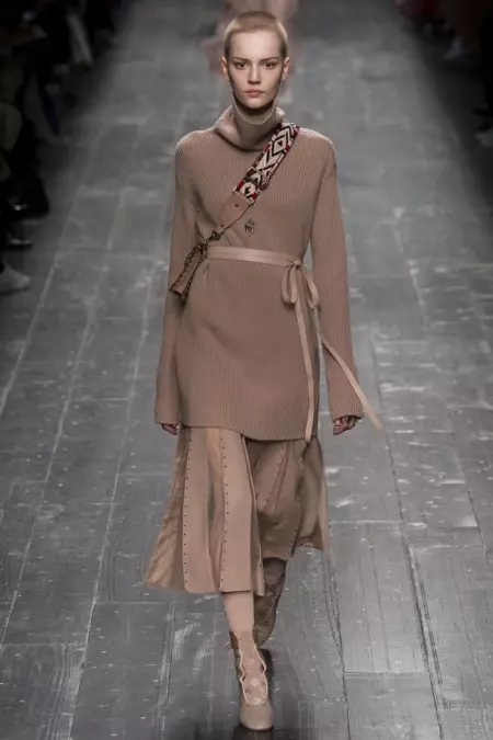 Valentino Fall 2016 | Seachtain Faisin Pháras