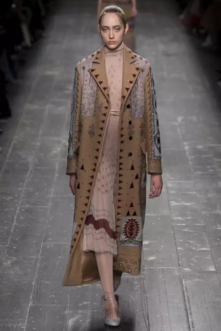 Valentino Fall 2016 | Paris Fashion Week