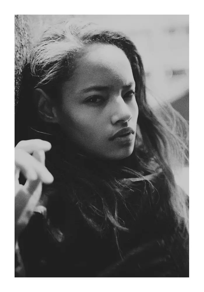 Täze ýüz | Malaika Firth, Mäti Prestliniň